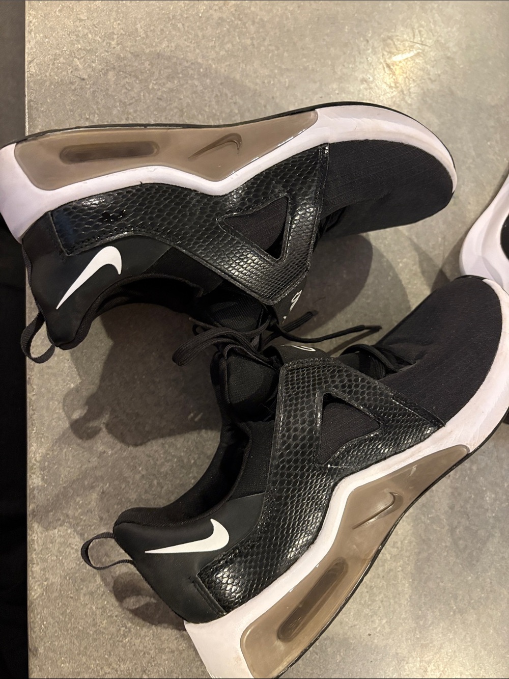 2 PAIR OF NIKE SHOES ✨ - Picture 11 of 11